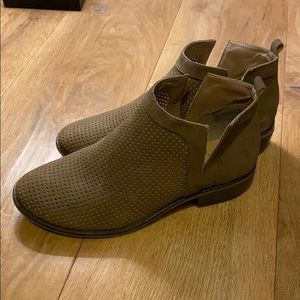 NWOT summer low ankle boots